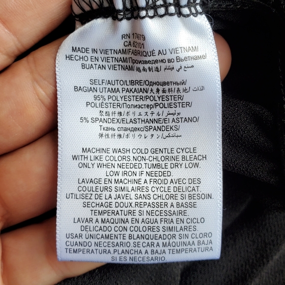 NWT BCBGeneration Vneck Romper - Picture 13 of 13